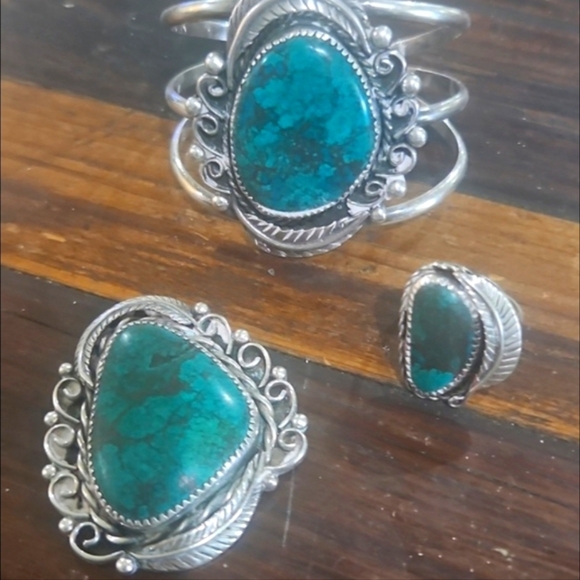 Artisan Jewelry - Vintage Navajo Kingman Turquoise set Signed by Artist Sampson Gray